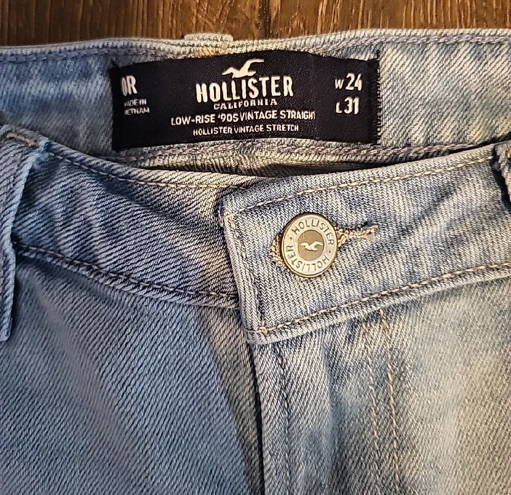 Hollister Low Rise 90s Vintage Straight Light Blue Straight Leg Distressed Jeans